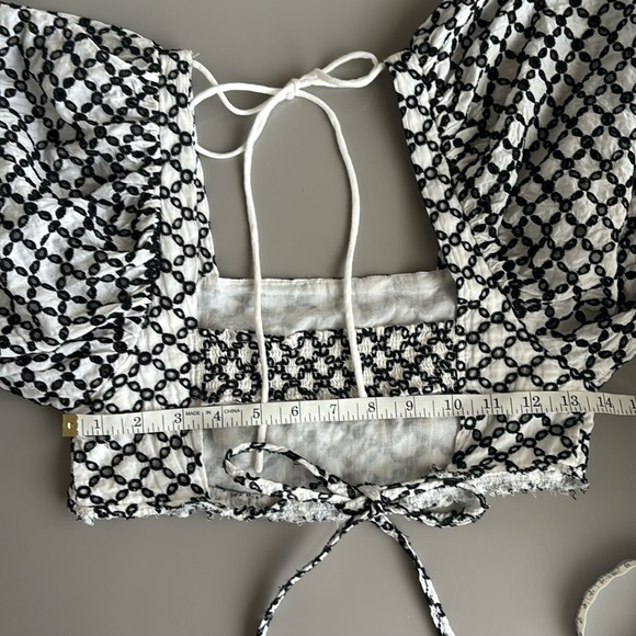 Upcycled balloon sleeve crop top - Picture 7 of 7